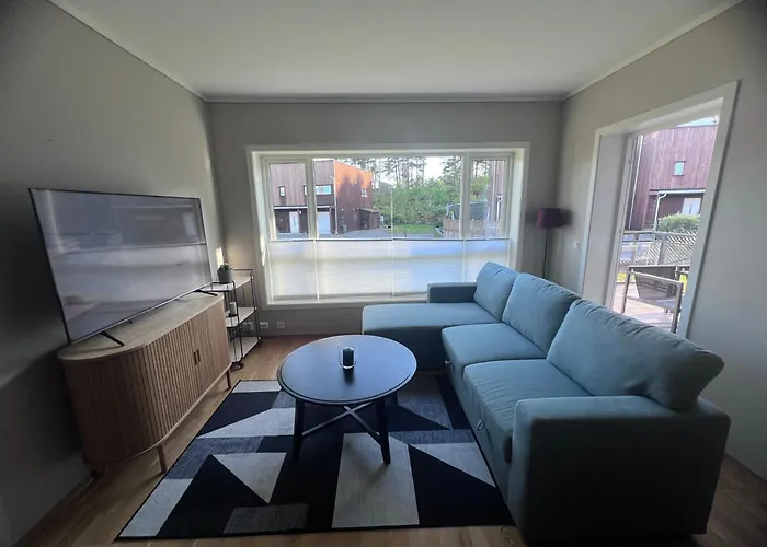 Great Central 2-Room Apartment